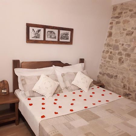 Hotel Omer Берат Экстерьер фото